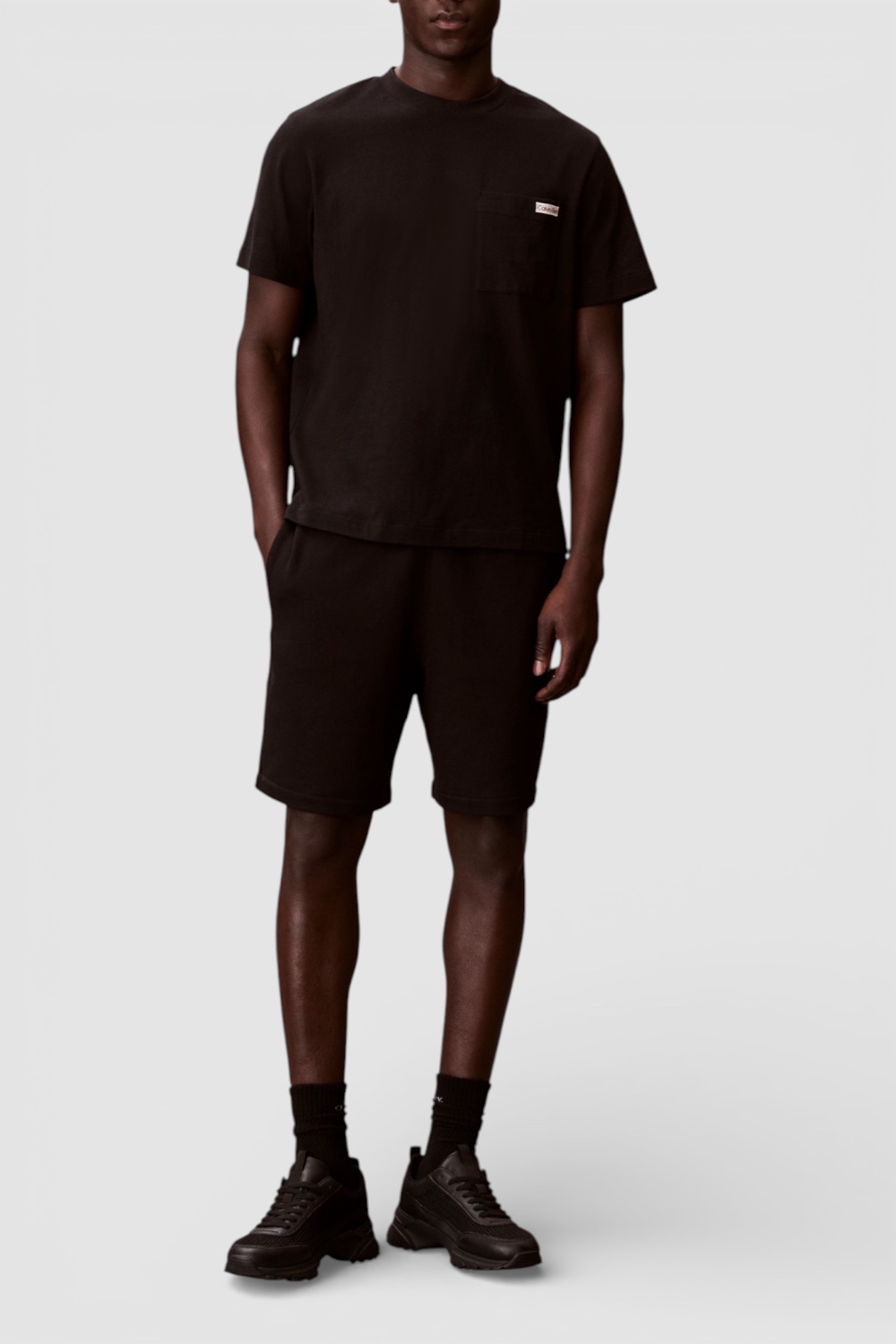 תמונת כל הלוק של מכנסיים קצרים